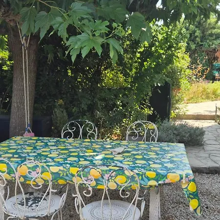 Coquet Avec Petit Jardin Mediterraneen 아파트
